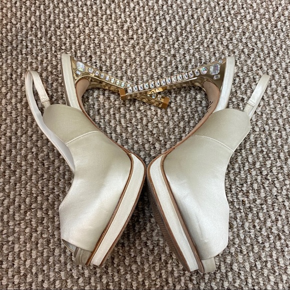 BCBG MAXAZRIA SATIN CREAM JEWELED PEEP TOE HEELS - Picture 3 of 15